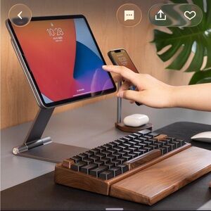 Loha Custom magnetic iPad stand like new :)